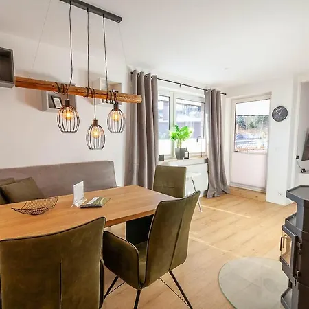 Liftquartier Mit Kamin Und Balkon
