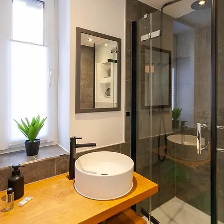 Apartment Liftquartier Mit Kamin Und Balkon