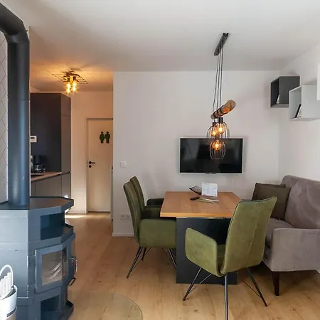 Liftquartier Mit Kamin Und Balkon